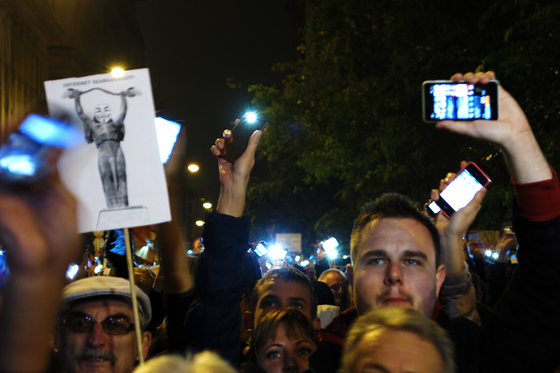 Illustration for article titled This Is How Hungarians Are Protesting Against Proposed Internet Tax